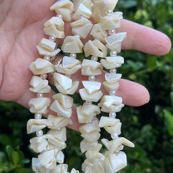VINTAGE HUGE MOTHER OF PEARL LARGE LONG STATEMENT NECKLACE WELL MADE VERSATILE